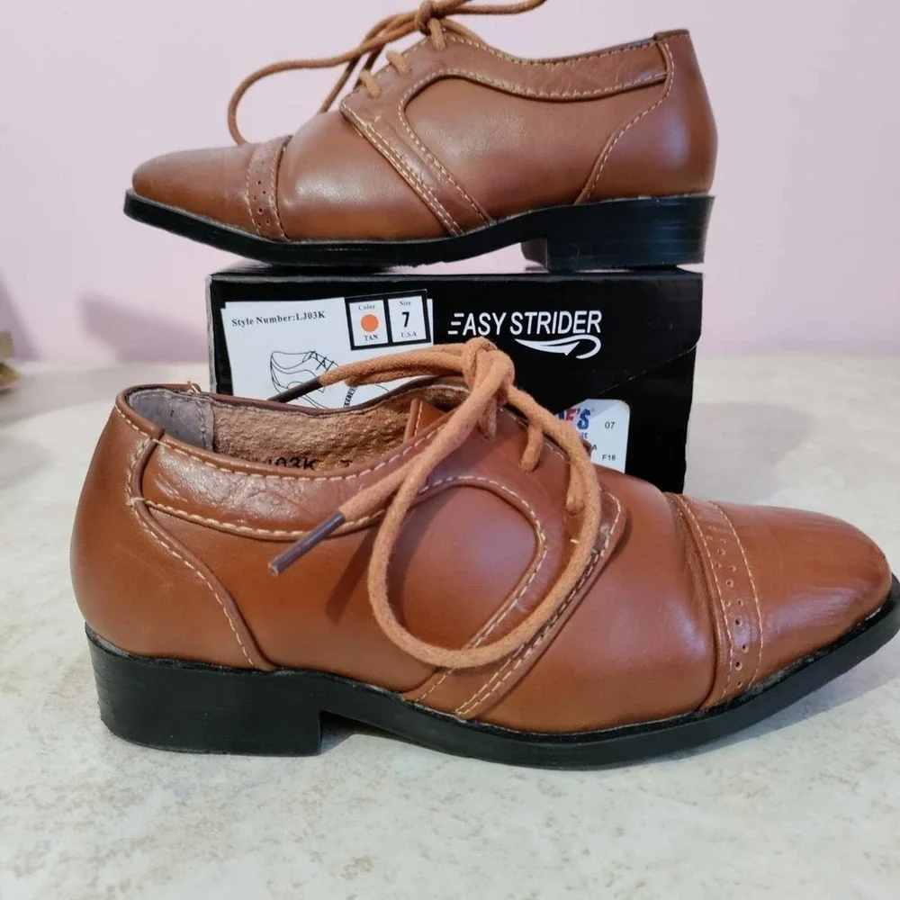 Boys easy striders tan dress shoes size 7